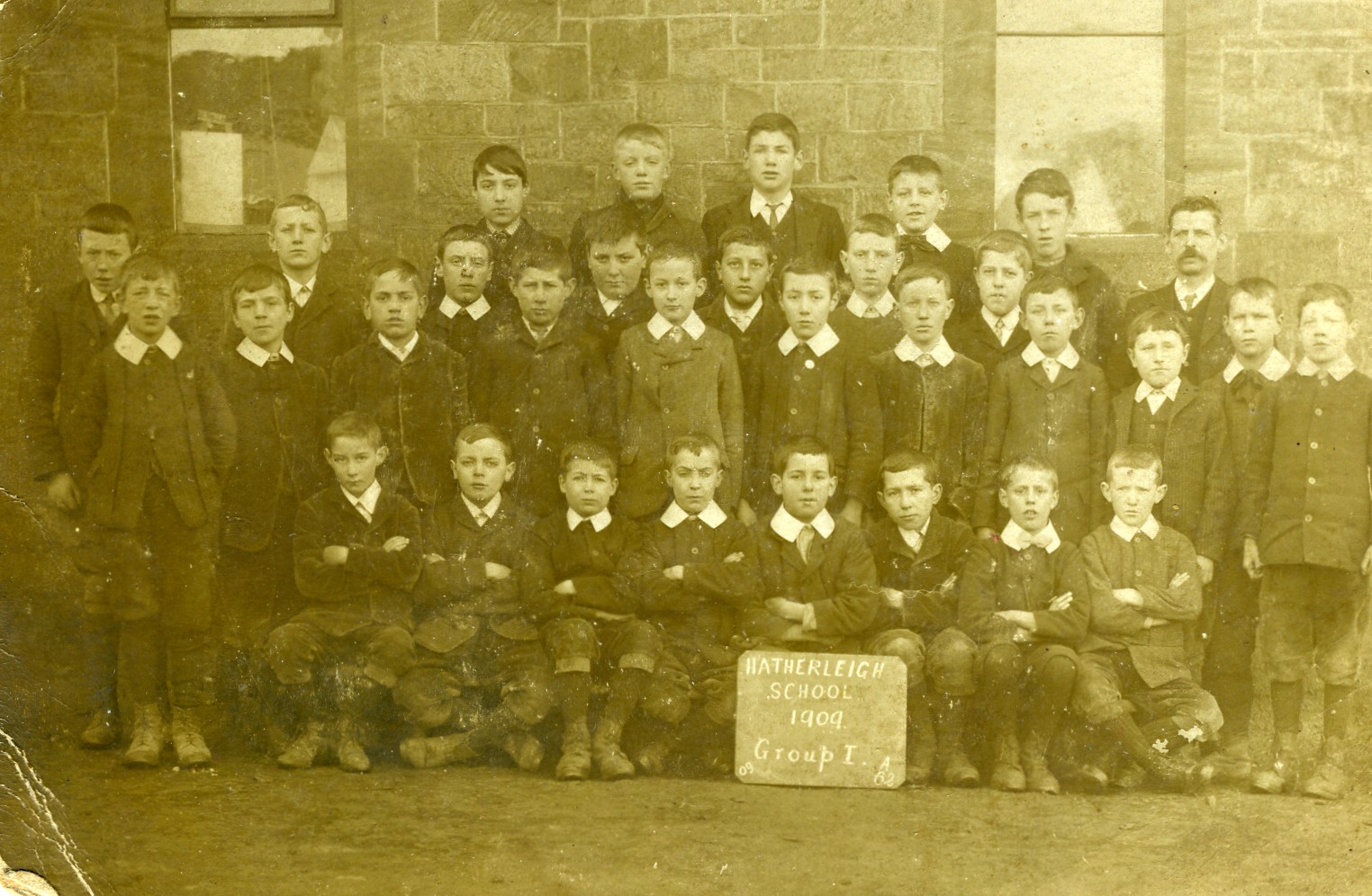 School 1909 January Group 1