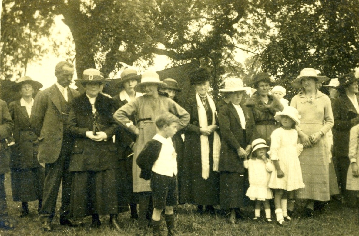 Mr and Mrs Sam Weeks (2nd and 3rd from left)