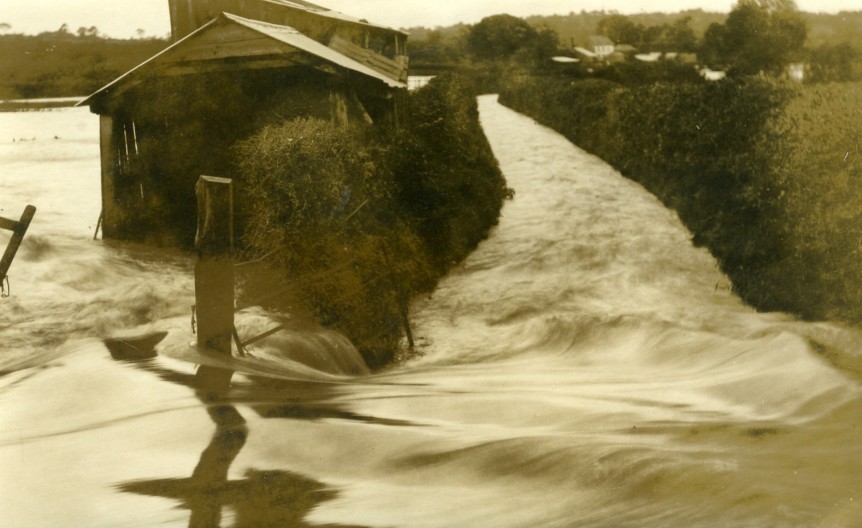 Littlewood Lane flood c.1920