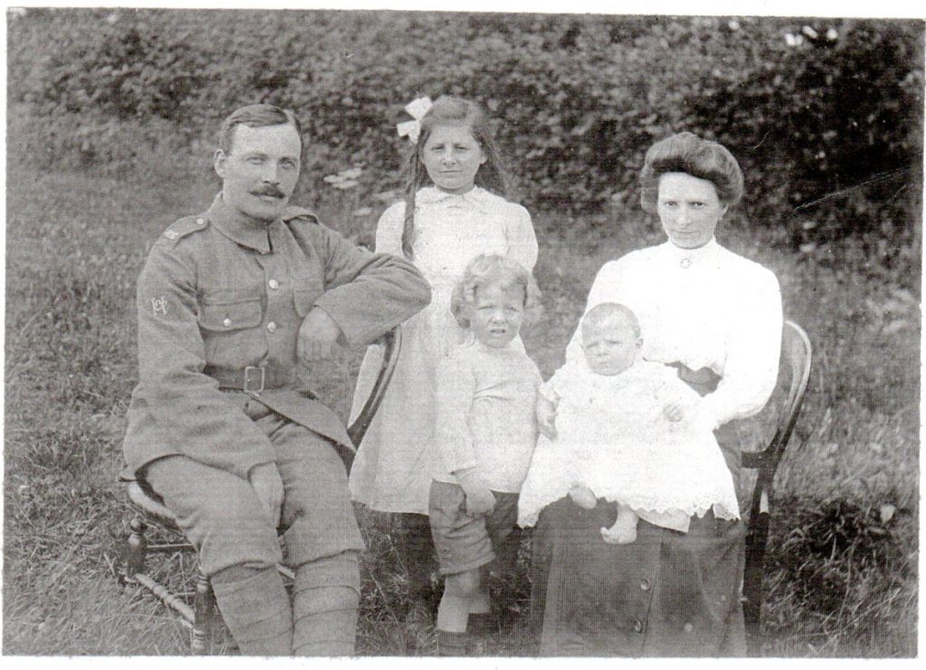 L-R Thomas Piper, Gertie, George, Louisa, baby Elsie, 1915
